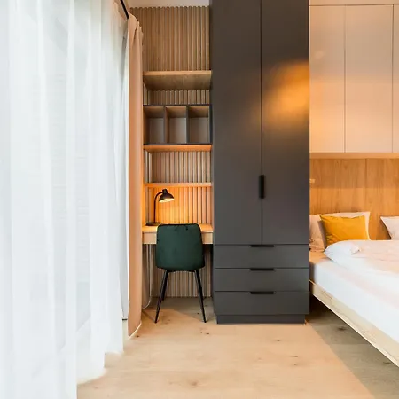 Heart Of Luxury By Bookinghost * 포즈난